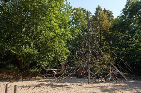Spielplatz im Schlossgarten am See